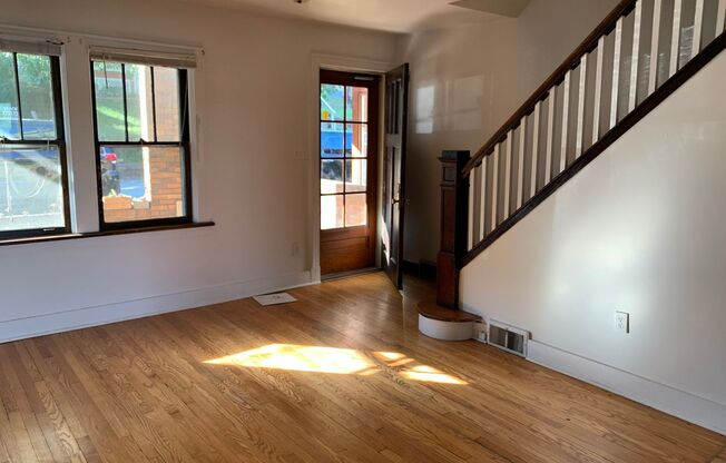 Charming Townhouse in a Beautiful Neighborhood