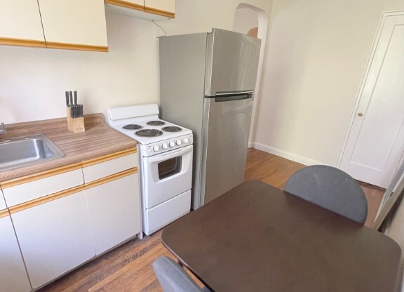 465 W 57 ST