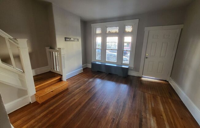 3 beds, 1 bath, $1,250