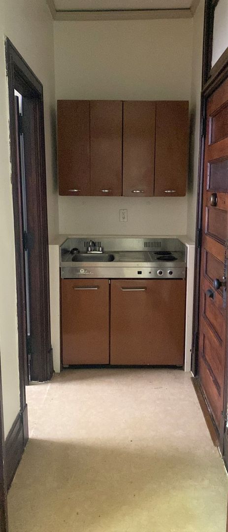 Studio, 1 bath, 257 sqft, $740, Unit 1012