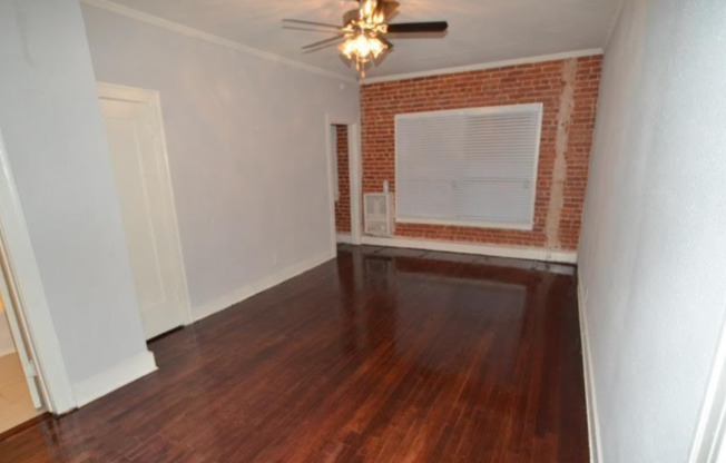 Studio, 1 bath, 450 sqft, $1,295, Unit B