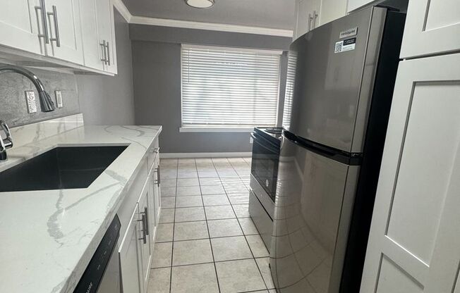 2 beds, 1 bath, 765 sqft, $1,925, Unit Unit 06