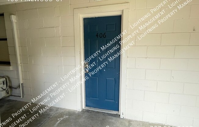 406 PINEWOOD CT
