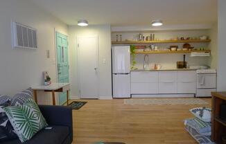 1060 VAN DYKE 205