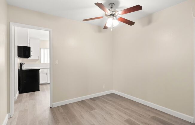 2 beds, 1 bath, 1,100 sqft, $2,100, Unit 11