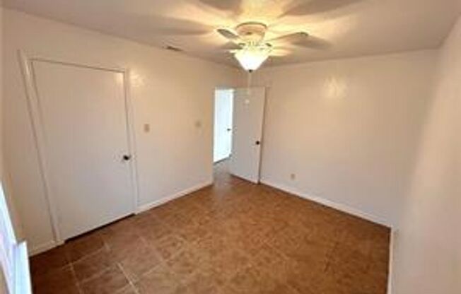 2 beds, 1 bath, $750, Unit Unit B