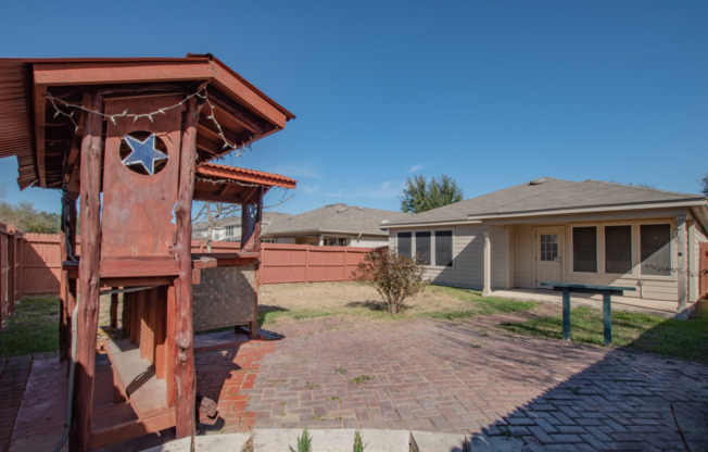 3 beds, 2 baths, $1,725