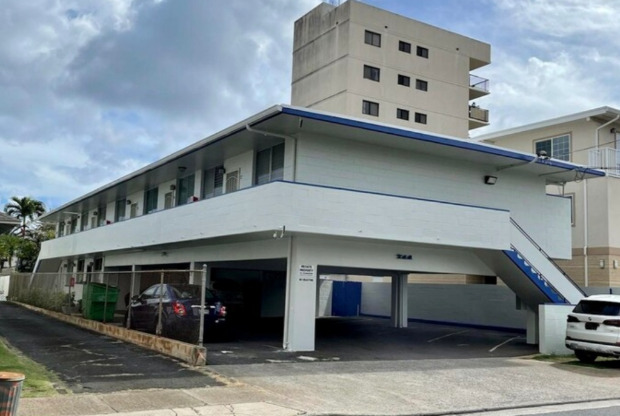 711 MAKALEKA AVE