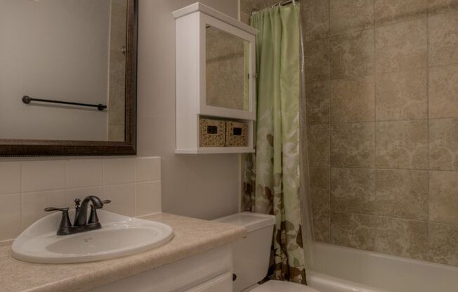 1 bed, 1 bath, 720 sqft, $925, Unit 18