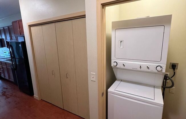 Studio, 1 bath, 612 sqft, $1,075, Unit 423
