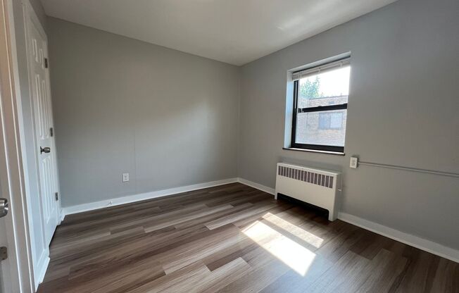 1 bed, 1 bath, 450 sqft, $1,599, Unit 5326 Fifth Ave. #24