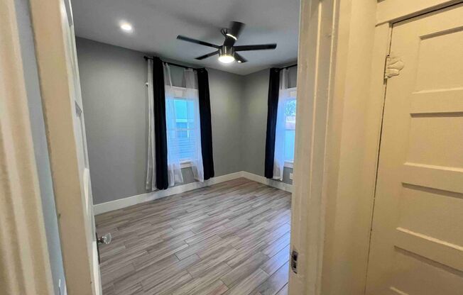 1 bed, 1 bath, 950 sqft, $2,300, Unit 717 E 1st St. + G3