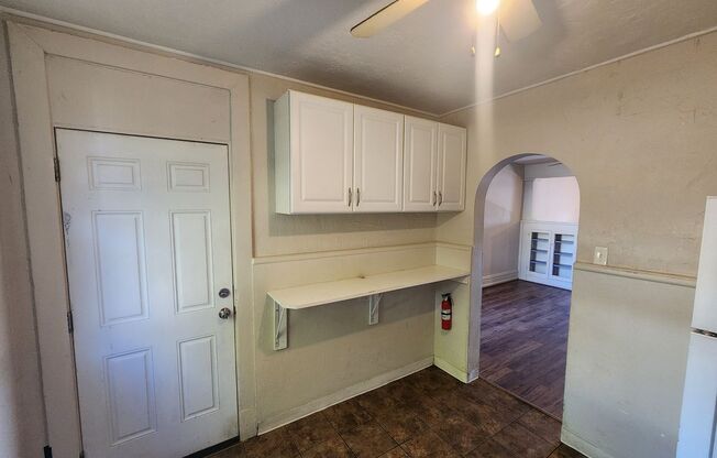 2 beds, 1 bath, $995