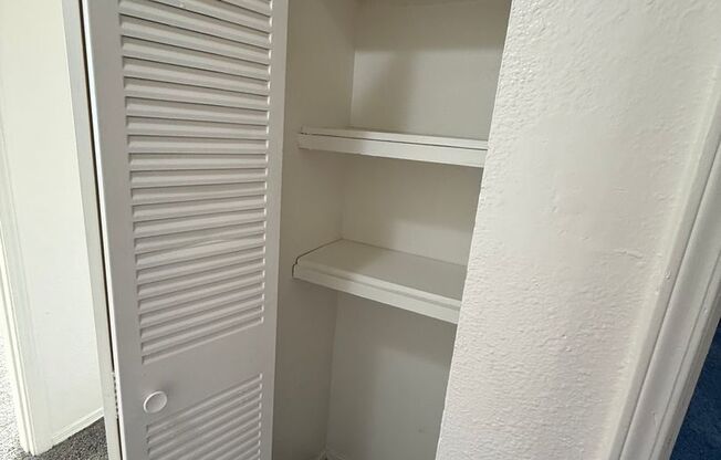 3 beds, 1.5 baths, 1,140 sqft, $1,199, Unit 405-102