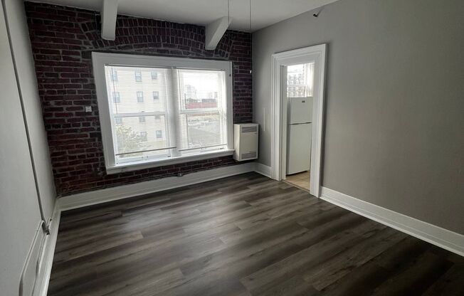 Studio, 1 bath, 380 sqft, $1,225, Unit 412
