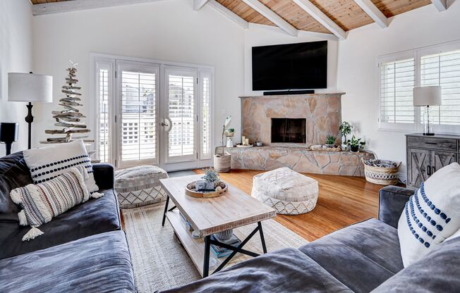 REMODELED, BRIGHT & AIRY HOME ON ONE OF THE MOST SECLUDED BLOCKS IN THE REDONDO HILLS W/ AMAZING GREAT ROOM LIVING SPACE, 2 BALCONIES & FENCED YARD ON THE RB/MB BORDER NEXT TO SCHOOLS, PARKS & 5 MINS TO BEACH!