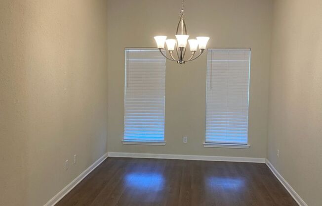 Beautiful 3 bed/2 bath Available for March 2025 Move In!