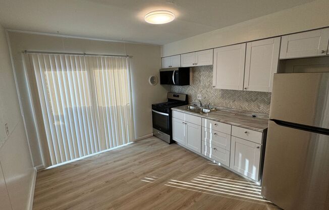 2 beds, 1 bath, 750 sqft, $1,050, Unit A