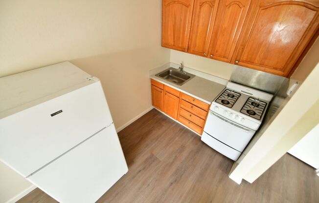 1p012 - 1301 Gilman Street