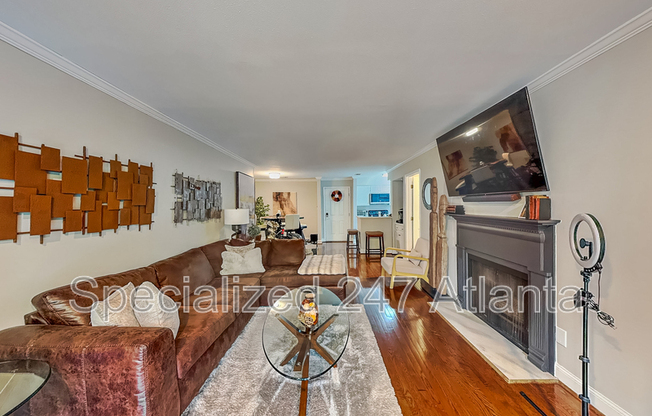 3104 PINE HTS DR NE