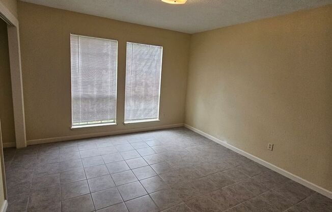 2 beds, 1 bath, $1,000