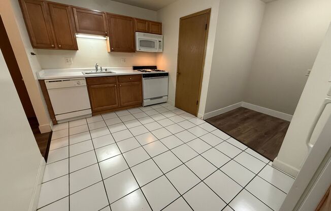 1 bed, 1 bath, $1,095, Unit 103