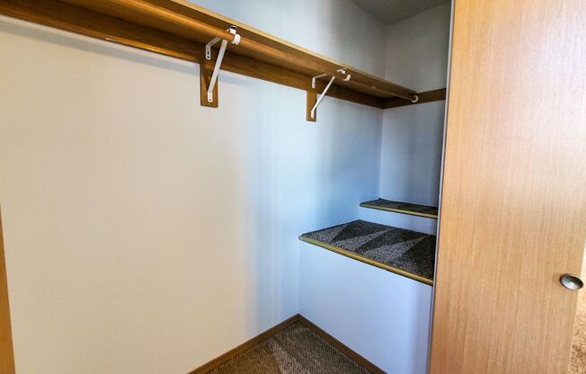 2 beds, 1.5 baths, 896 sqft, $1,495, Unit 660 LaSalle Street #1