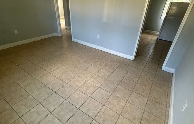 2 beds, 1 bath, $725