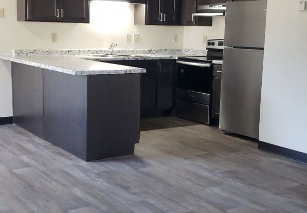 4 beds, 1.5 baths, 1,400 sqft, $1,680, Unit 1811-13