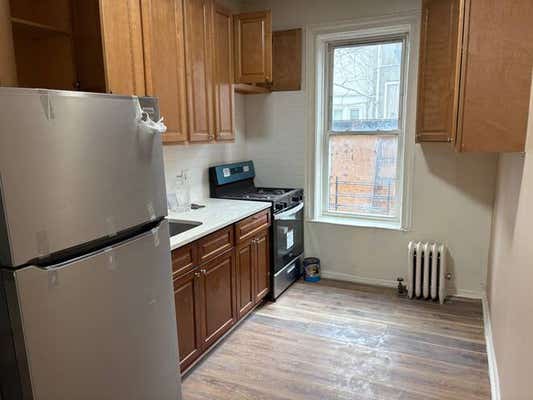 290 E 93 ST