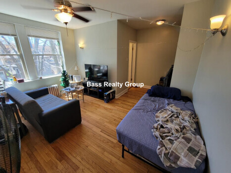 1345 W GREENLEAF AVE