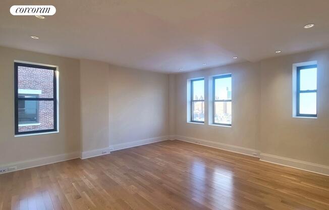 6 beds, 4.5 baths, 6,000 sqft, $55,000, Unit PHA