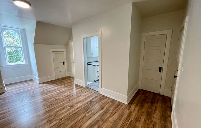 Studio, 1 bath, 355 sqft, $795, Unit 8