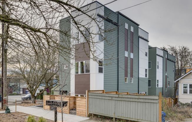 Beautiful 2 bed 2 bath townhouse!
