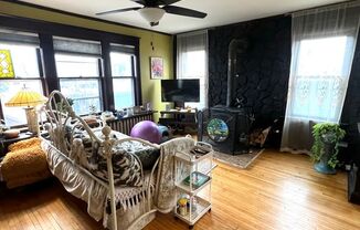 3 beds, 2 baths, $1,600