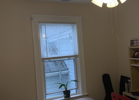 5 beds, 2.5 baths, 2,500 sqft, $4,900, Unit 1