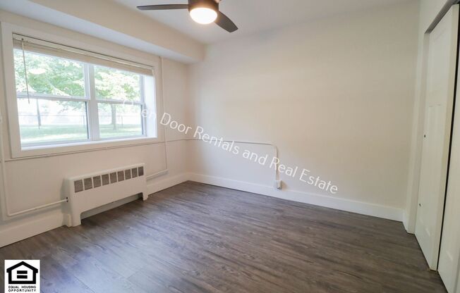 2 beds, 1 bath, 643 sqft, $945, Unit B01