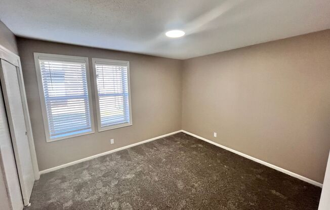 2 beds, 1 bath, 948 sqft, $1,199, Unit 182