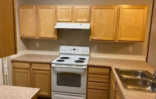 2 beds, 2 baths, 956 sqft, $1,395, Unit 043