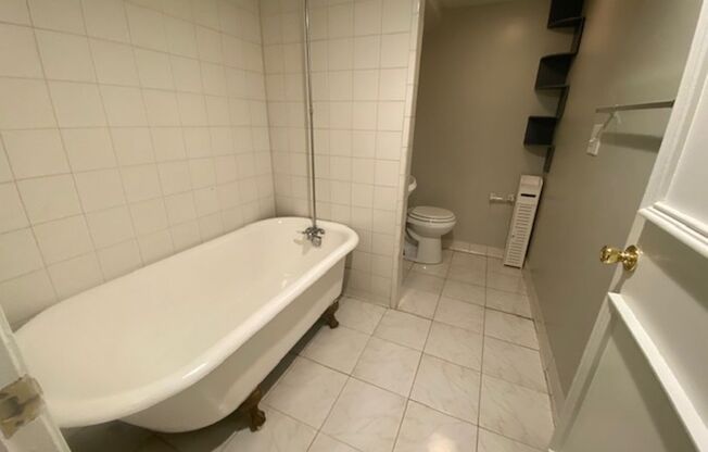 2 beds, 2 baths, 1,000 sqft, $1,650, Unit 29