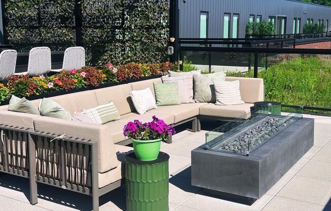 1 bed, 1 bath, 734 sqft, $2,595, Unit 318