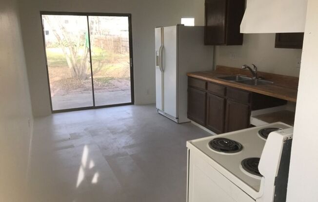 2/1 duplex with covered parking