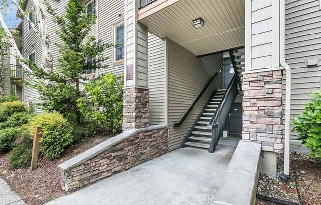 Tranquil Top-Floor Condo in Issaquah's Tanglewood Community