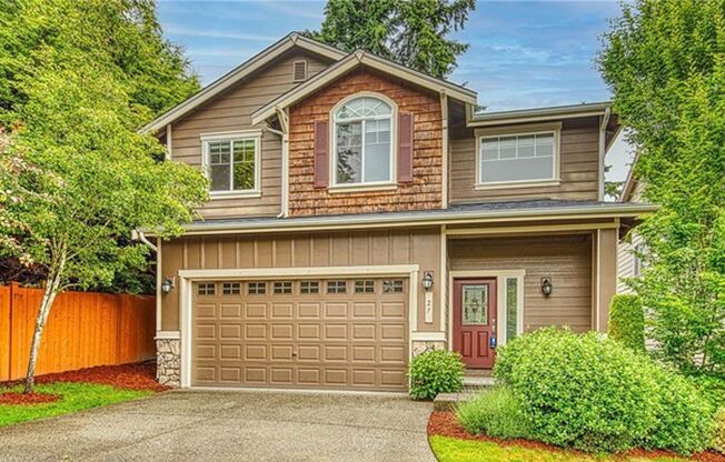 Meticulously maintained fully air conditioned 3 bedroom and 3 bath house in Serrano Community!