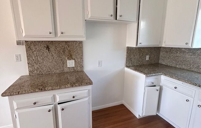 2 beds, 1 bath, $2,750, Unit D