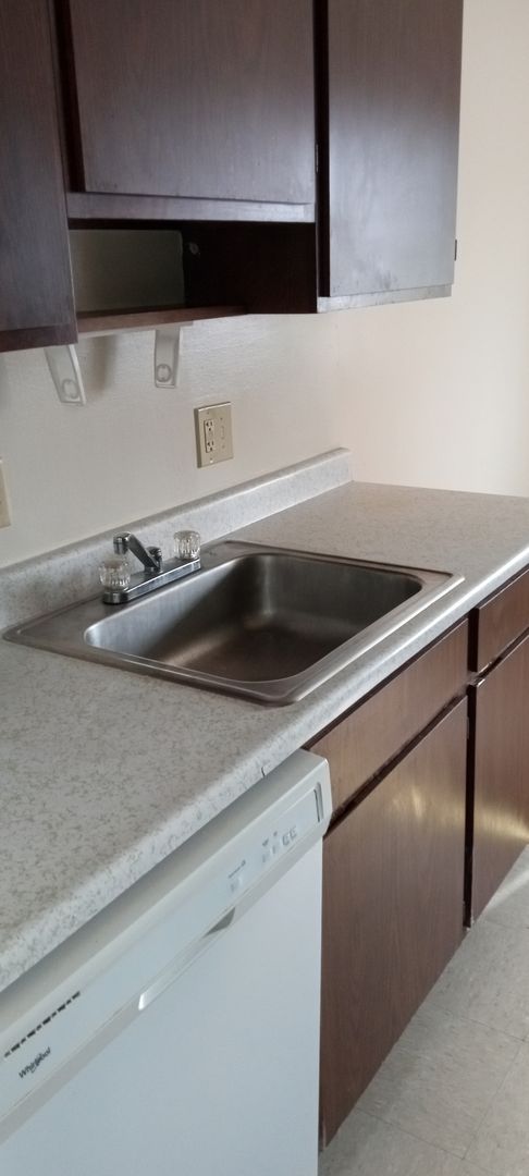 1 bed, 1 bath, 760 sqft, $1,050, Unit 218E