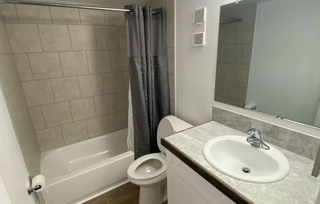 1 bed, 1 bath, 700 sqft, $1,300, Unit 165