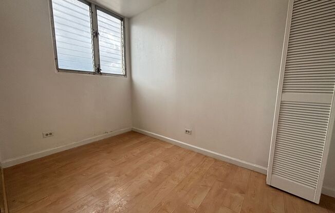 AVAILABLE NOW! 2 BED 1 BATH 1 COVERED PARKING ALL UTL. INCLUDED, WASHER DRYER IN UNIT