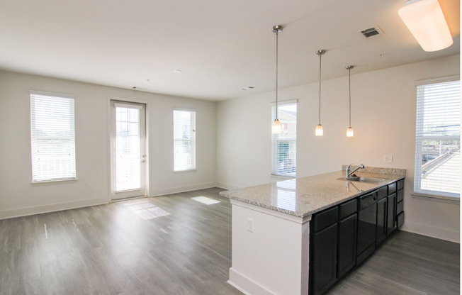 1 bed, 1 bath, 867 sqft, $1,410