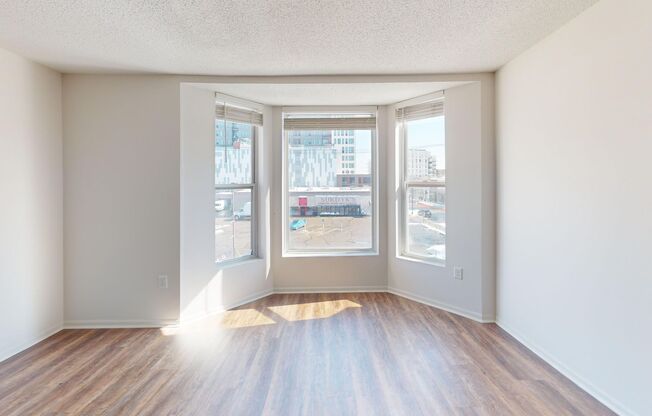 1 bed, 1 bath, 724 sqft, $1,595, Unit 22-306